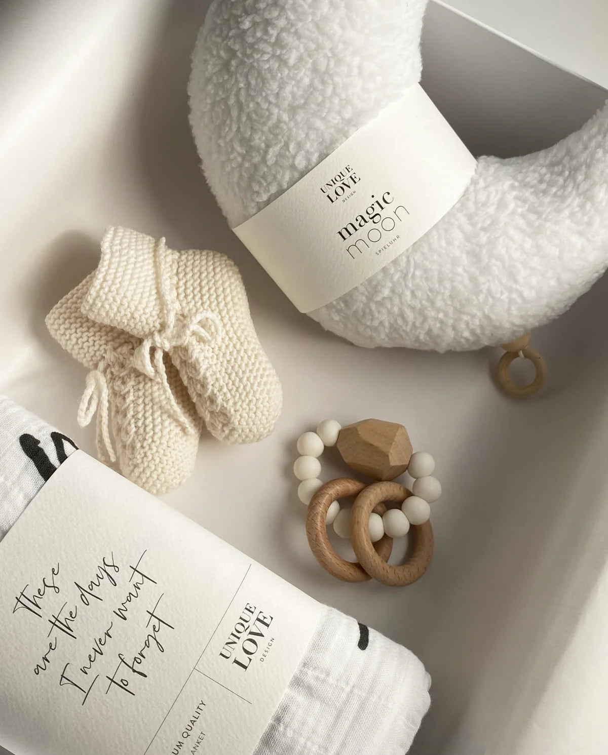 LIEBE SCHENKEN | NEWBORNBOX - LOVE YOU TO THE MOON AND BACK
