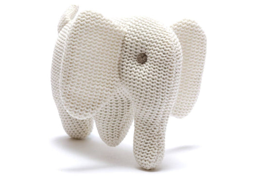 Gestrickte weiße Baby-Rassel aus Bio-Baumwolle in Elefantenform