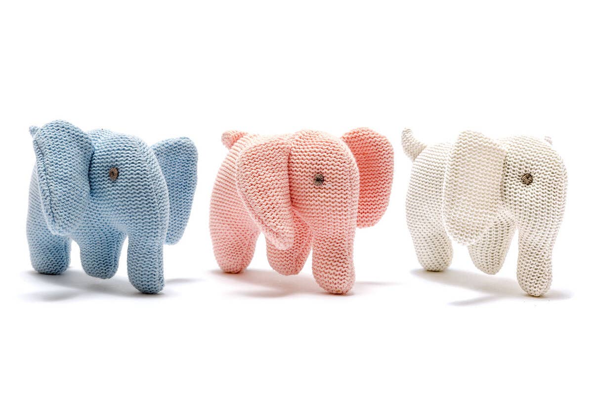 Gestrickte weiße Baby-Rassel aus Bio-Baumwolle in Elefantenform