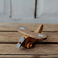 Holzflugzeug-Spielzeug