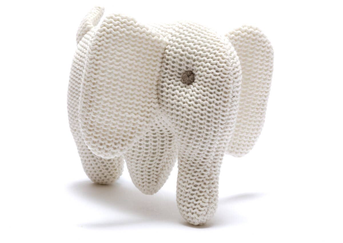 Gestrickte weiße Baby-Rassel aus Bio-Baumwolle in Elefantenform