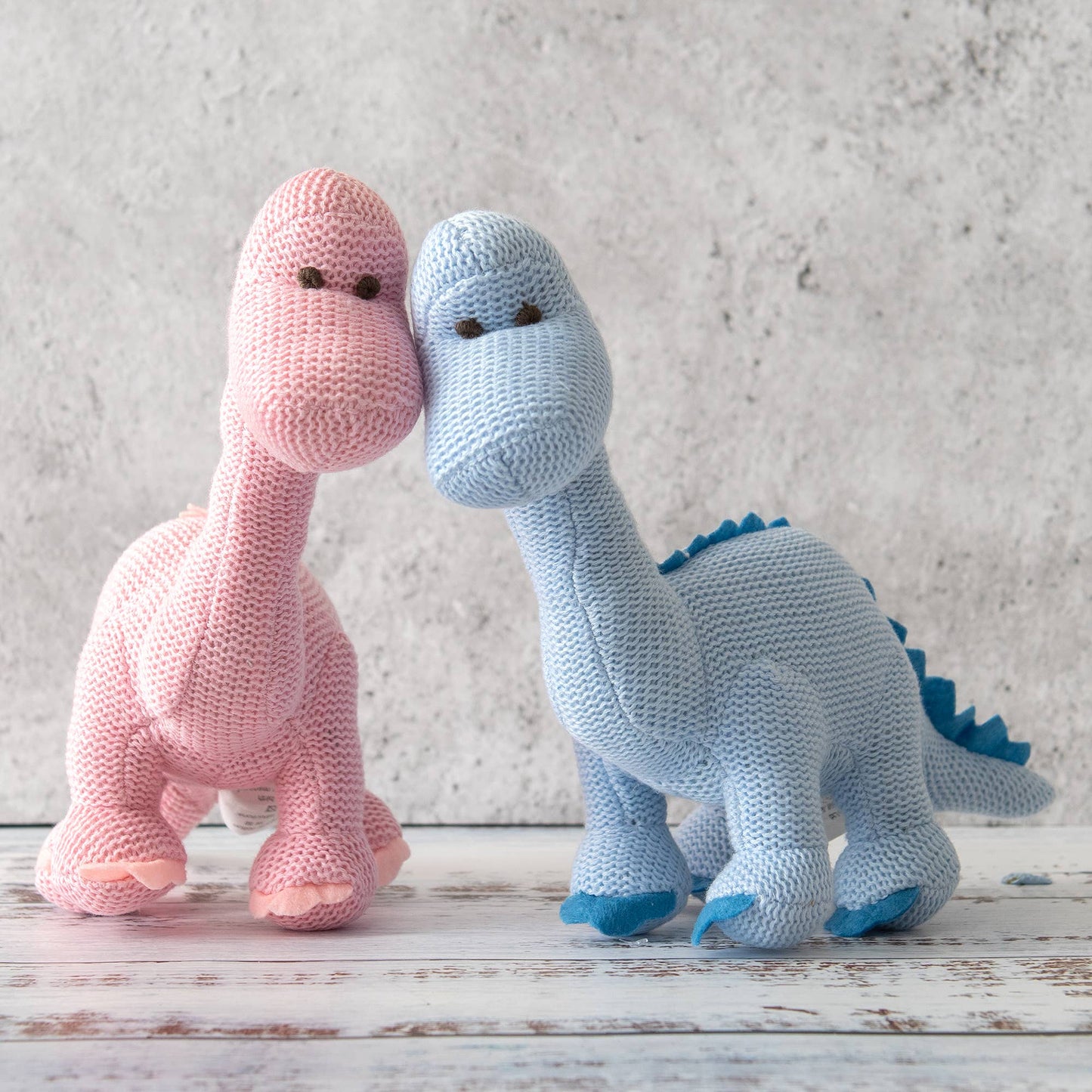 Rosa Diplodocus Babyrassel – Bio-Baumwolle, ab Geburt